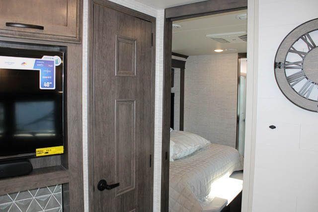 2025 Jayco 2025 Jayco Seneca - thumbnail 31