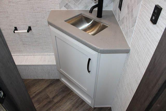 2025 Jayco 2025 Jayco Seneca - thumbnail 32