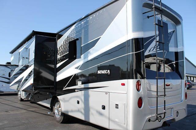 2025 Jayco 2025 Jayco Seneca - thumbnail 5