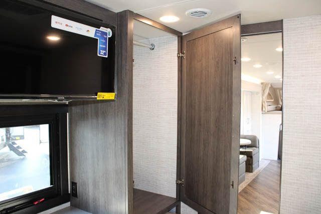 2025 Jayco 2025 Jayco Seneca - thumbnail 49