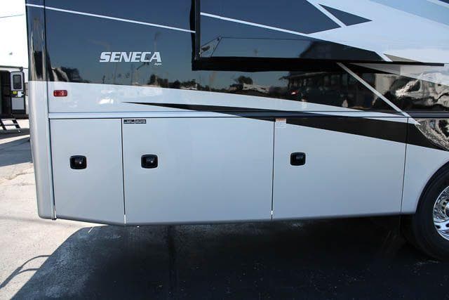 2025 Jayco 2025 Jayco Seneca - thumbnail 6