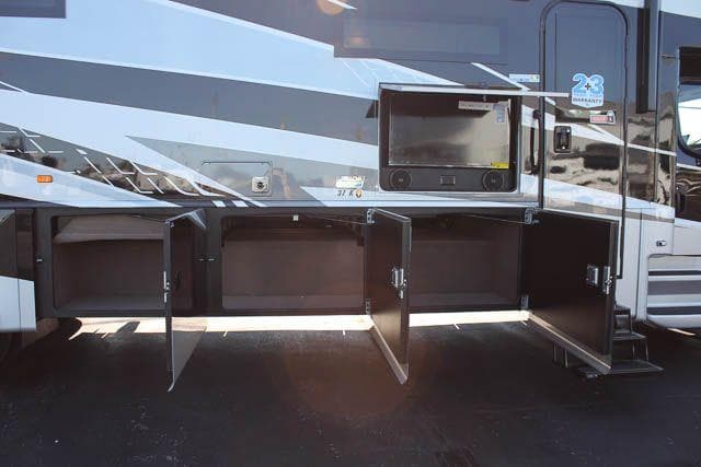 2025 Jayco 2025 Jayco Seneca - thumbnail 9