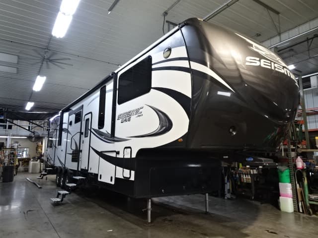 2017 Jayco Seismic Wave 412W