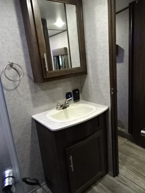 2018 Cherokee 2018 Cherokee Arctic Wolf - thumbnail 47