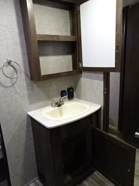 2018 Cherokee 2018 Cherokee Arctic Wolf - thumbnail 48