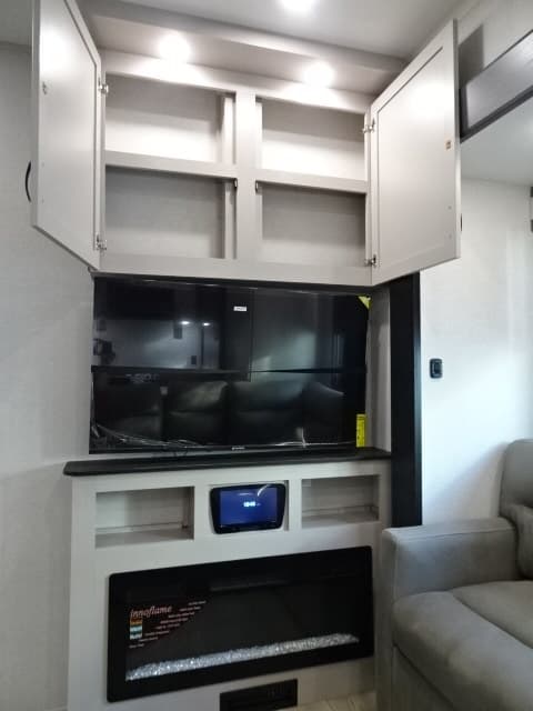 2026 Jayco 2026 Jayco Seismic Toy Hauler - thumbnail 37