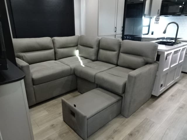 2026 Jayco 2026 Jayco Seismic Toy Hauler - thumbnail 40