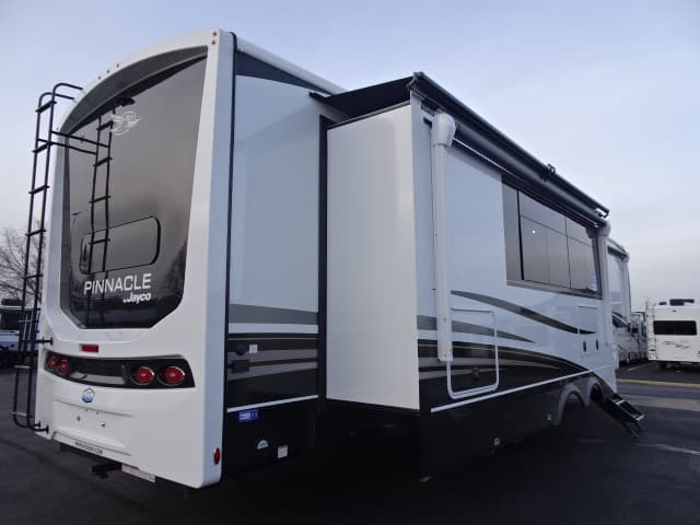 2026 Jayco 2026 Jayco Pinnacle - thumbnail 10